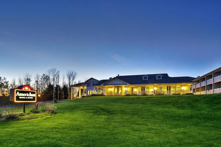 AmericInn Hotel & Suites Petoskey2