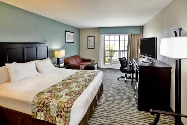AmericInn Hotel & Suites Petoskey3