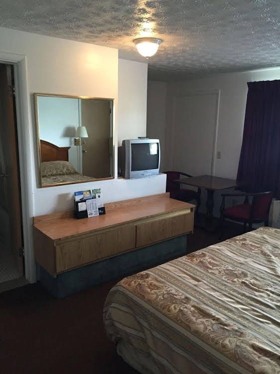 Vista Heights Inn1