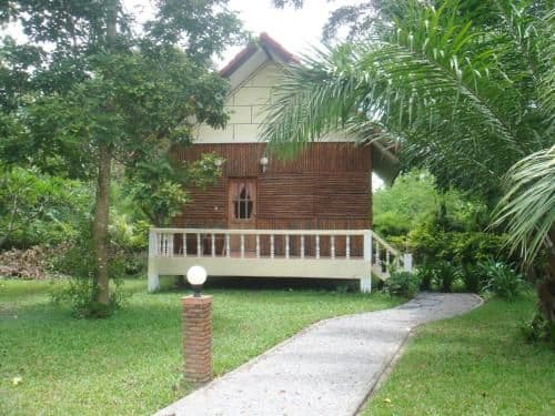 Bungalow with twin bed