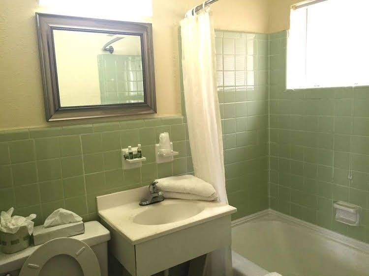 Castaway Beach Inn4