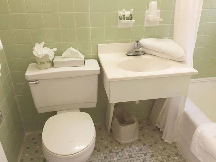 Castaway Beach Inn3