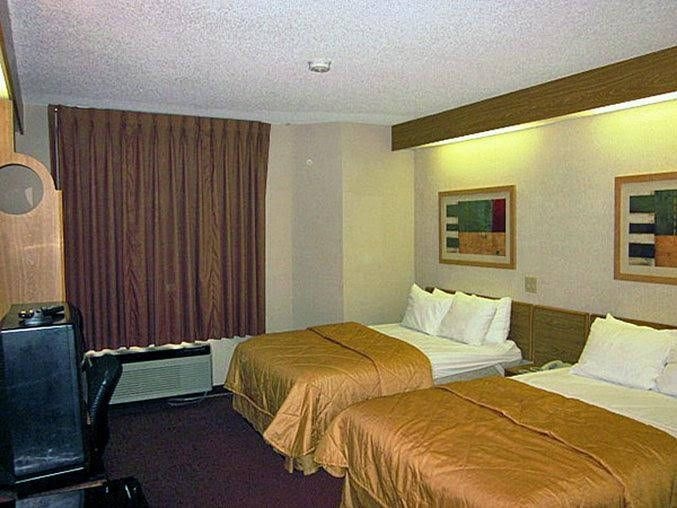 Motel 6 Bentonville0