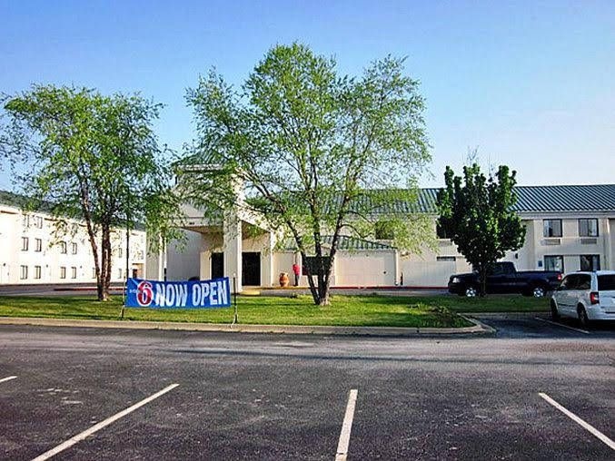 Motel 6 Bentonville3