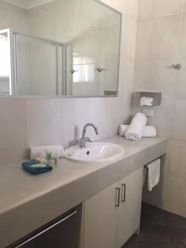 Deluxe Queen Suite