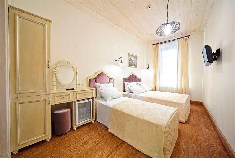 Meroddi Galata Mansion0