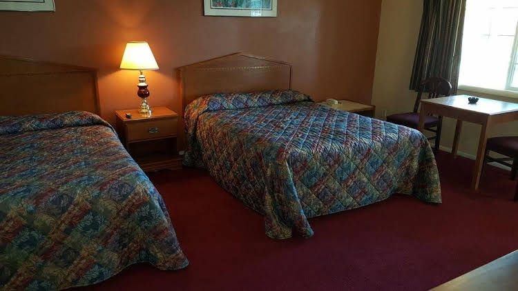 Town Chalet Motel2
