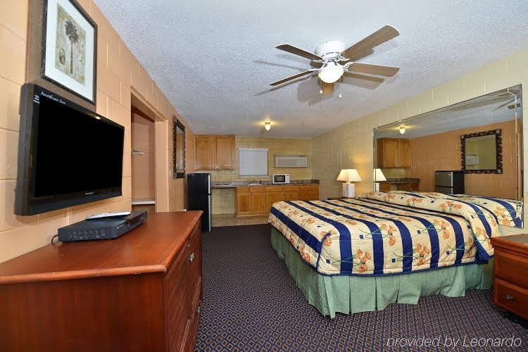American Inn & Suites - Savannah / Garden City1