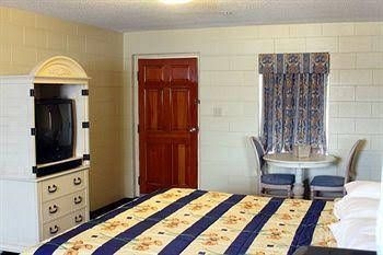 American Inn & Suites - Savannah / Garden City0