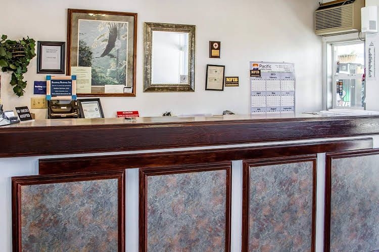 Rodeway Inn & Suites Roseburg0