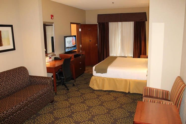 Holiday Inn Express Hotel & Suites Starkville3