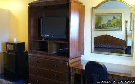 Motel 102