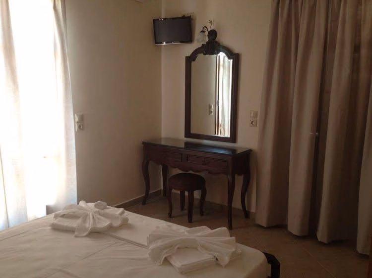 Maria's Rooms & Studios0