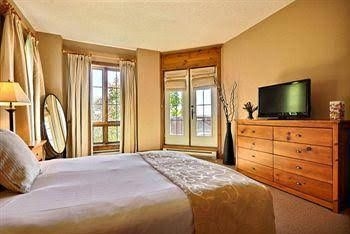 Equinoxe by Tremblant Sunstar4