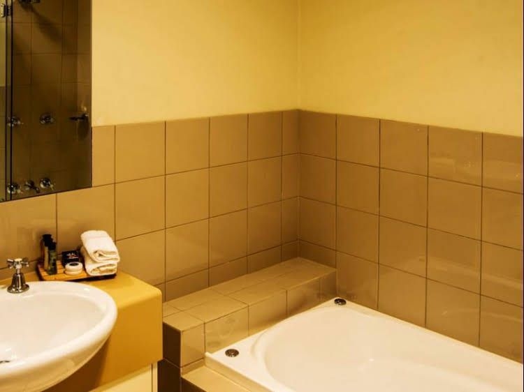 เดอะ เลค อพาร์ทเมนท์ (The Lakes Apartments)3