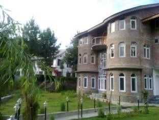 Greenwoods Inn4