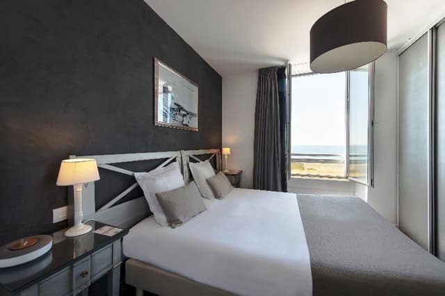 DOUBLE SEA VIEW