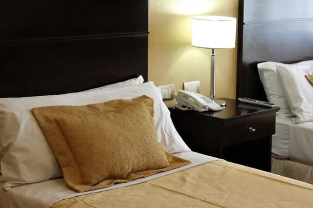 DOUBLE TWO BEDS