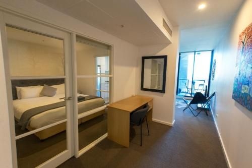 Melbourne Holiday Apartments Flinders Wharf1