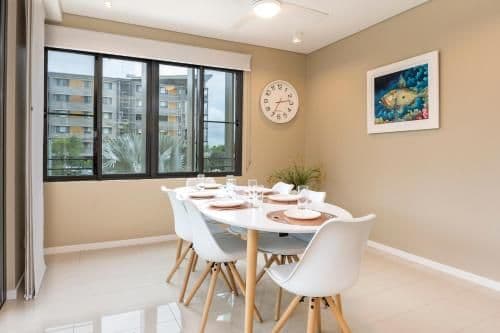 Two Bedroom Apartment with Partial Water View & Free Car Hire (sleeps 5)