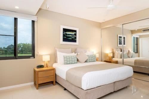 Two Bedroom Apartment with Partial Water View & Free Car Hire (sleeps 5)