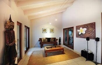 Mcauleys Beach House4