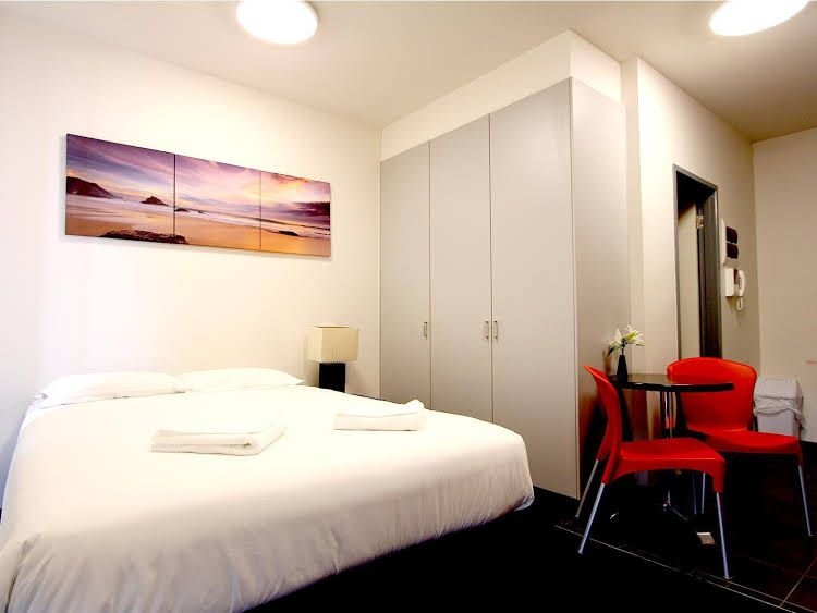 อัลสตัน อพาร์ตเมนต์ (Alston Apartments)3