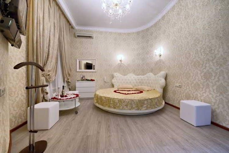Alex Hotel on Marata0