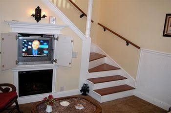 Tin Lizzie Inn Vacation Rental4