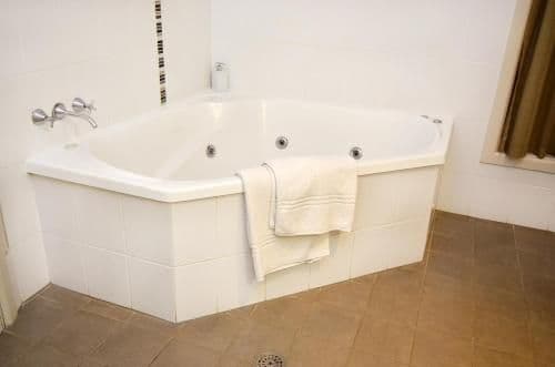 Queen Room with Spa Bath