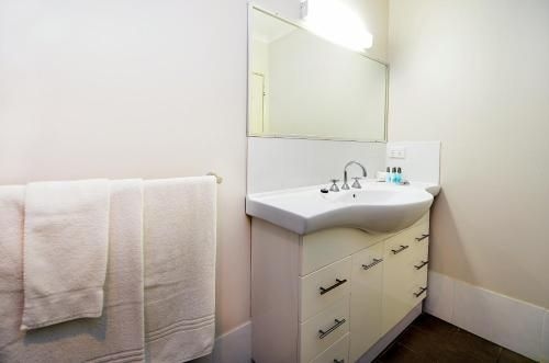 Mackellar Motel3