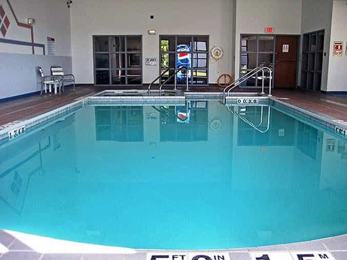 Motel 6 Rothschild