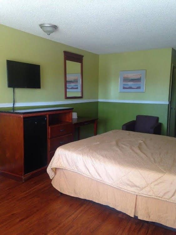 Economy Inn3