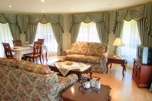 Two Bedroom Cottage - Robin's Retreat