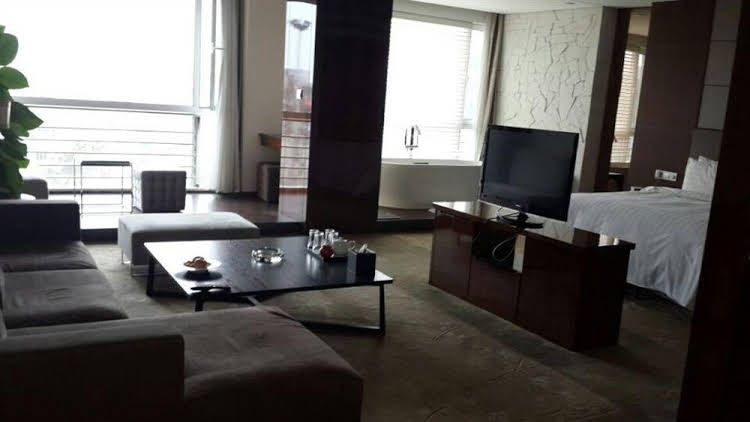 Qingdao China Navigation Flying Express Yacht Club Hotel1