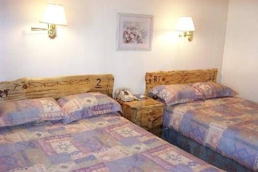 Highlander Motel0