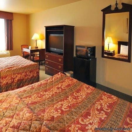 Hilltop Inn and Suites4