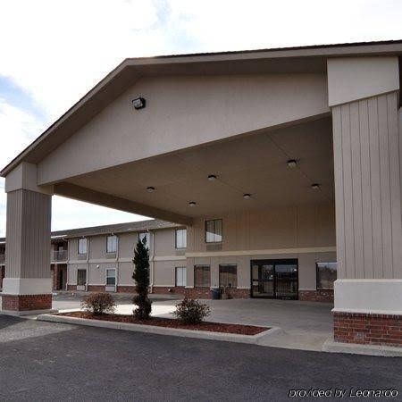 Hilltop Inn and Suites0