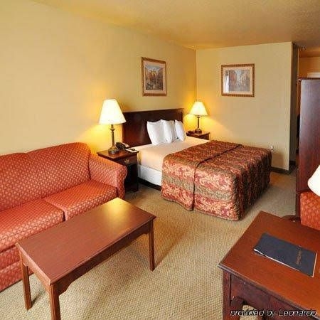 Hilltop Inn and Suites3
