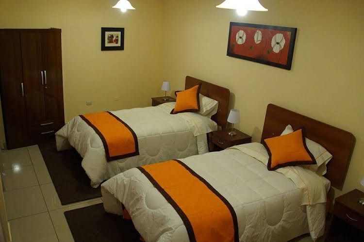 Yuraq Hotel0