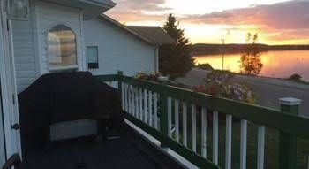 The Lakefront House0
