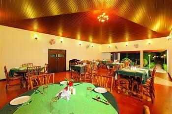 Leisure Vacations Gold Field Lake Resort, Kumarakom0