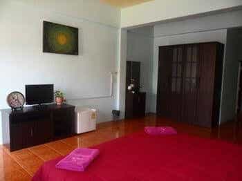 Baan Nisarine Baan Nisarine