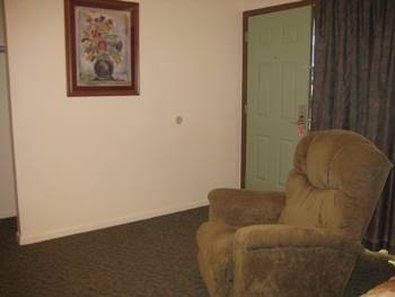 Trade Winds Motel1