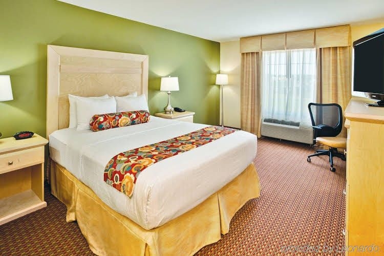 ลา ควินตา อินน์ แอนด์ สวีทส์ บาย วินด์แฮม โรเชสเตอร์ เมโย คลินิก เอส (La Quinta Inn & Suites by Wyndham Rochester Mayo Clinic S)1