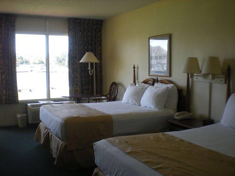 Magnuson Hotel & Marina New Port Richey1