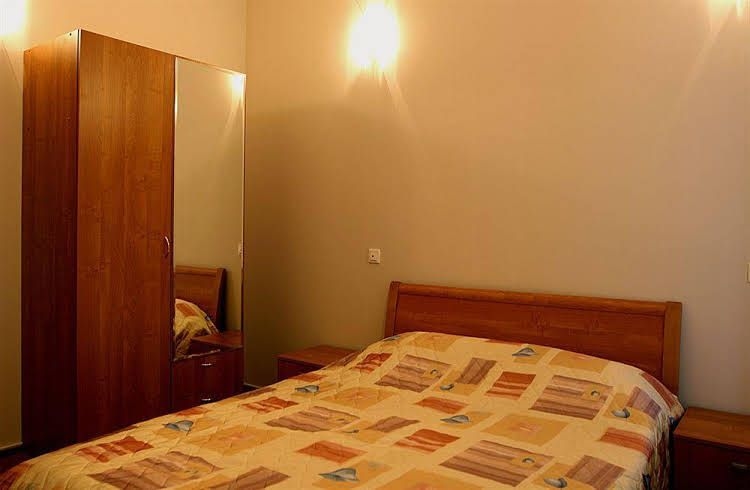 Anichkov Bridge Mini Hotel1