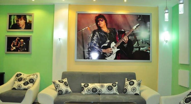 Rock Hotel First Line4
