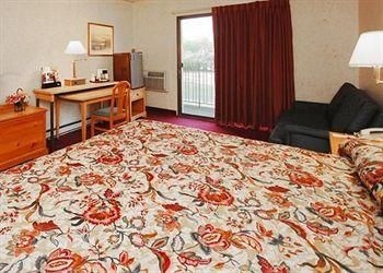 Econo Lodge Near Stewart International Airport4