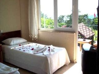 New Golden Gate Hotel0